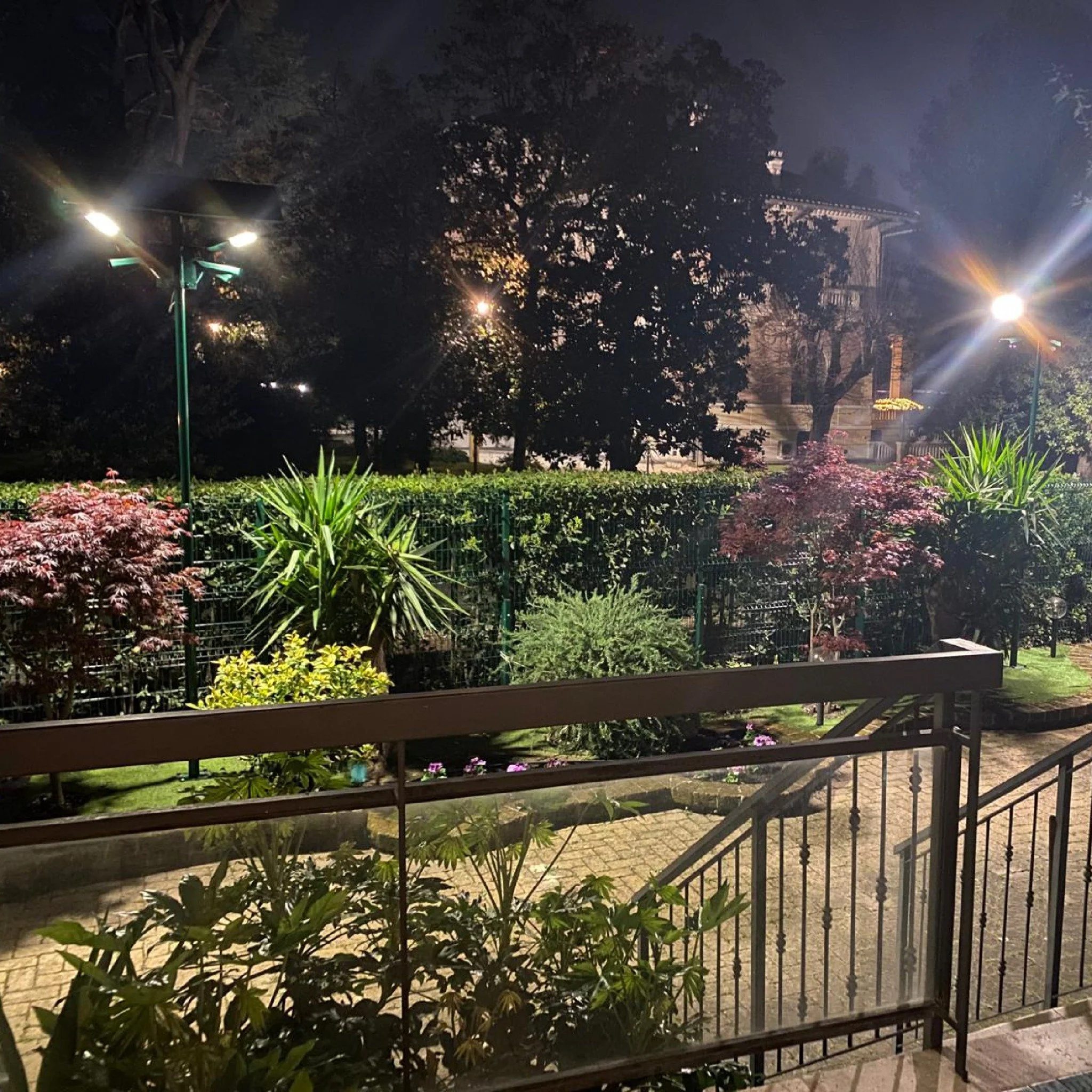 Faro Solare Led Potente Professionale 2480 Lumen con Illuminazione Programmabile - Image 6