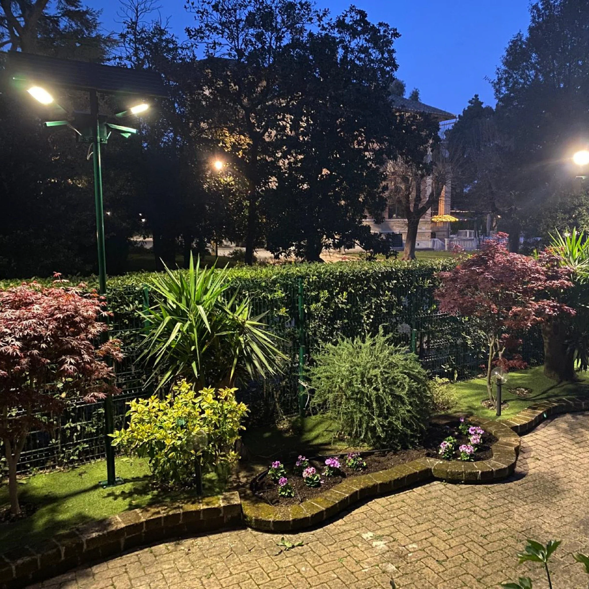 Faro Solare Led Potente Professionale 2480 Lumen con Illuminazione Programmabile - Image 8